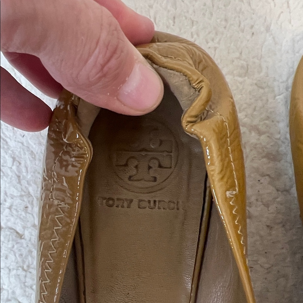 Tory Burch Women's gold Brown Loafers with Gold Logo size 8-8.5. - Picture 5 of 12